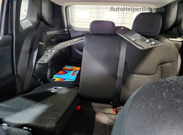 ZACNJBBB8LPL33295 2020 JEEP RENEGADE Silver Вид задньої частини салону