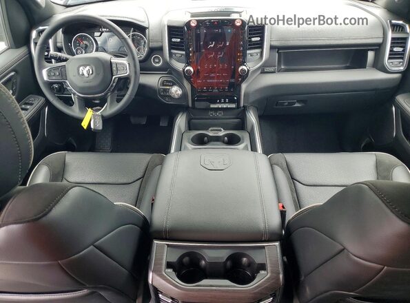 1C6SRFJPXTN255511 2026 RAM 1500 Серебряный Вид панели приборов