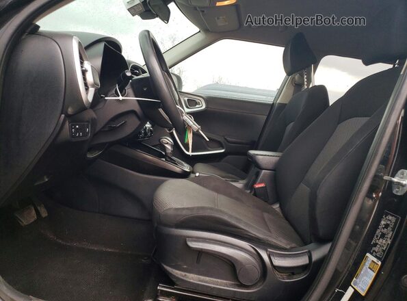 KNDJ23AU2N7158162 2022 KIA SOUL Черный Вид салона спереди