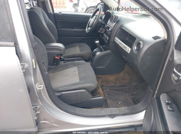 1C4NJCBA7GD560966 2016 JEEP COMPASS Серебряный Вид салона спереди