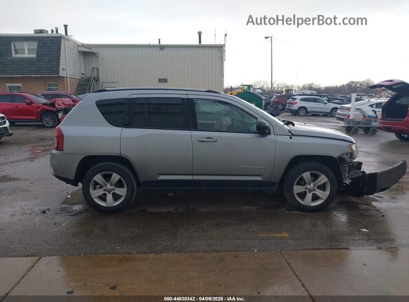 1C4NJCBA9GD753457 2016 JEEP COMPASS Серый Вид задней части салона