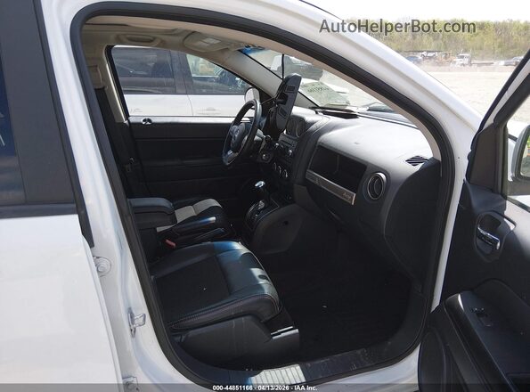 1C4NJCBB3HD136159 2017 JEEP COMPASS White Widok wnętrza z przodu