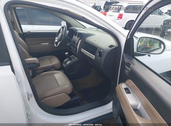 1C4NJCEA1GD792314 2016 JEEP COMPASS Белый Вид салона спереди