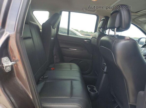 1C4NJCEA3GD676385 2016 JEEP COMPASS Charcoal Widok wnętrza z tyłu