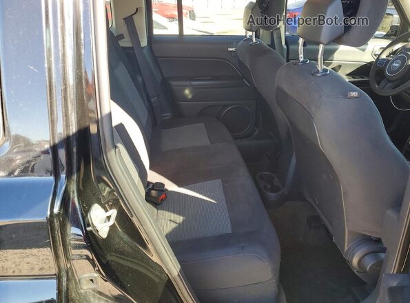 1C4NJPBA9GD811624 2016 JEEP PATRIOT Черный Вид задней части салона