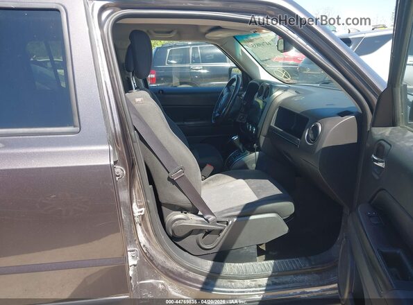 1C4NJRFB3GD709346 2016 JEEP PATRIOT Gray Widok wnętrza z przodu