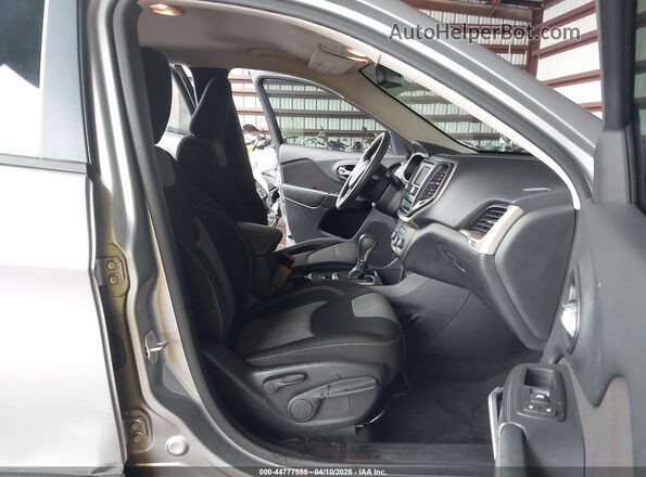 1C4PJLAB2GW143892 2016 JEEP CHEROKEE Серый Вид салона спереди