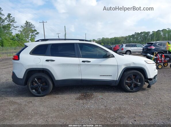 1C4PJLAB2HW502417 2017 JEEP CHEROKEE Белый Вид задней части салона