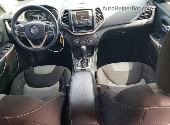 1C4PJLAB7HW586069 2017 JEEP CHEROKEE Gray Вид панелі приладів