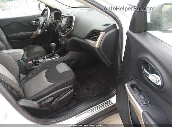 1C4PJLAB8HW661345 2017 JEEP CHEROKEE White წინა სალონის ხედი