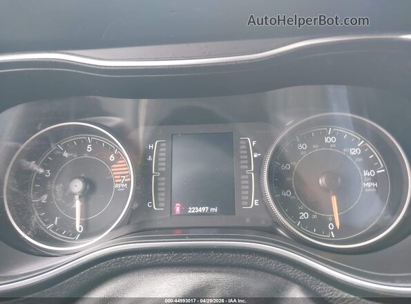 1C4PJLCB1KD340375 2019 JEEP CHEROKEE Maroon Widok tylnych siedzeń