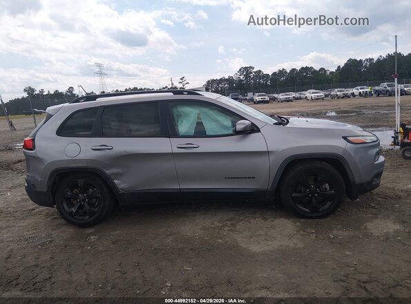 1C4PJLCB8JD620261 2018 JEEP CHEROKEE Silver უკანა სალონის ხედი