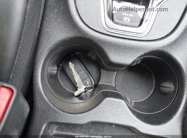1C4PJMBX2KD390995 2019 JEEP CHEROKEE Белый Вид панели приборов