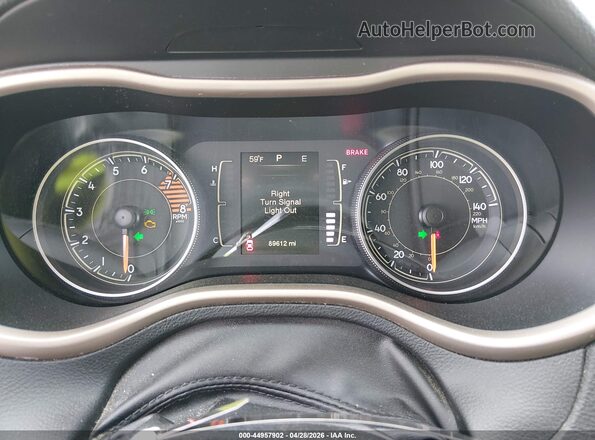 1C4PJMCS3GW253675 2016 JEEP CHEROKEE Cream Widok tylnych siedzeń