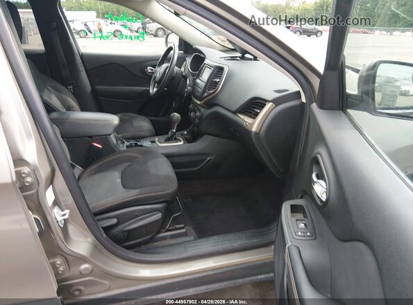 1C4PJMCS3GW253675 2016 JEEP CHEROKEE Cream Widok wnętrza z przodu