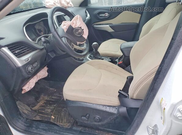 1C4PJMCS3HW657044 2017 JEEP CHEROKEE White Вид салону спереду