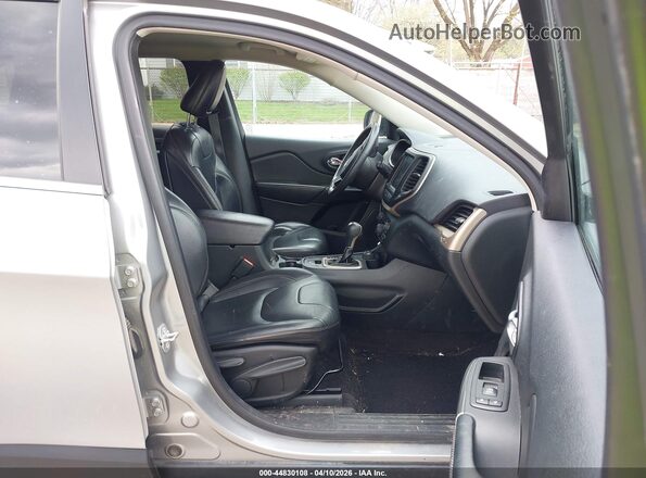1C4PJMDB1GW170227 2016 JEEP CHEROKEE Серебряный Вид салона спереди