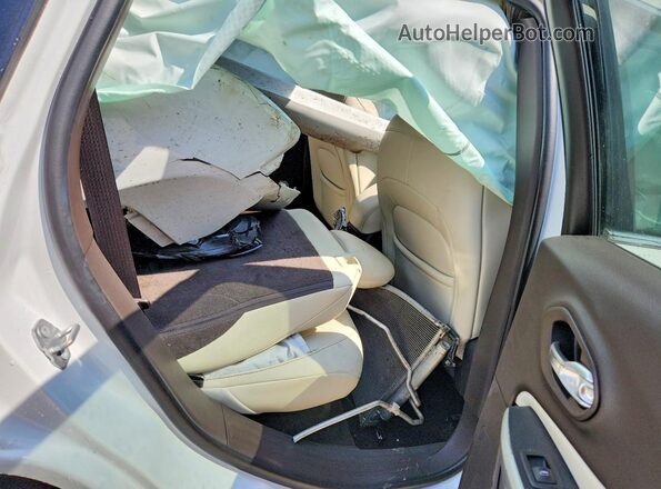1C4PJMJS9HW618879 2017 JEEP CHEROKEE Белый Вид задних сидений