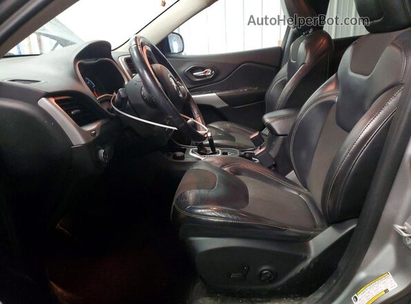 1C4PJMLB3JD601509 2018 JEEP CHEROKEE Серебряный Вид салона спереди