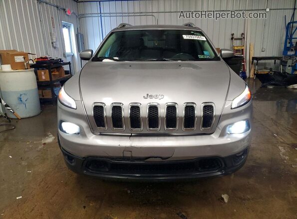 1C4PJMLB3JD601509 2018 JEEP CHEROKEE Серебряный Вид спереди