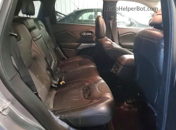 1C4PJMLB3JD601509 2018 JEEP CHEROKEE Серебряный Вид задней части салона