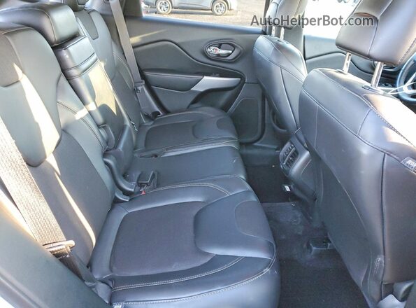 1C4PJMLB4JD505419 2018 JEEP CHEROKEE White Widok wnętrza z tyłu