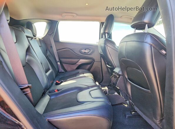 1C4PJMLB4LD554574 2020 JEEP CHEROKEE Black Rear interior view