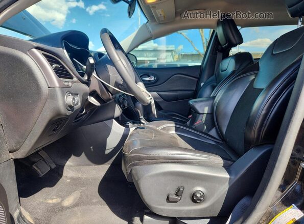 1C4PJMLB4LD554574 2020 JEEP CHEROKEE Black Front interior view