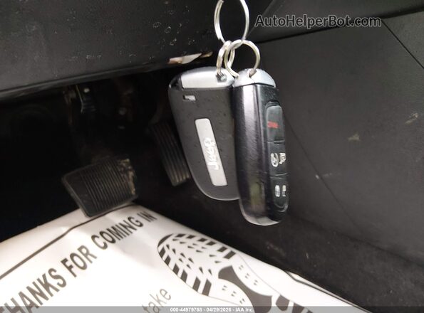 1C4PJMLB6KD378657 2019 JEEP CHEROKEE Green Widok deski rozdzielczej