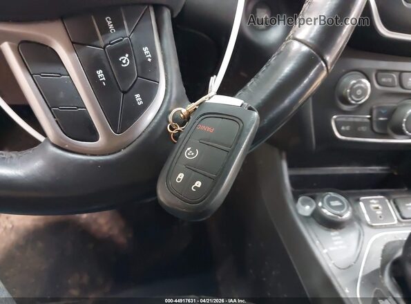 1C4PJMLX3KD417801 2019 JEEP CHEROKEE Серый Вид панели приборов