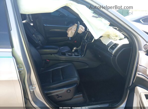 1C4RJEBG2JC339452 2018 JEEP GRAND CHEROKEE Серебряный Вид салона спереди