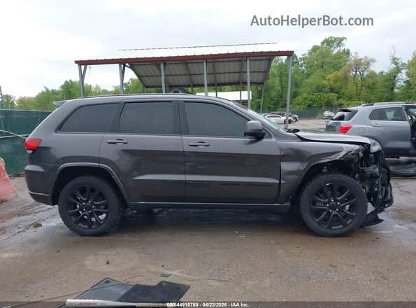 1C4RJFAG2HC704889 2017 JEEP GRAND CHEROKEE Gray Widok wnętrza z tyłu