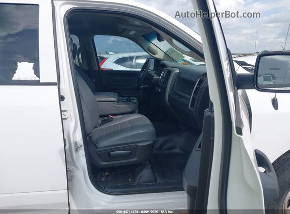 1C6RR6FG8JS333502 2018 RAM 1500 White Вид салону спереду