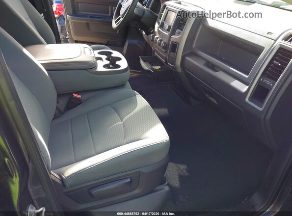1C6RR6FT0JS279948 2018 RAM 1500 Серый Вид салона спереди