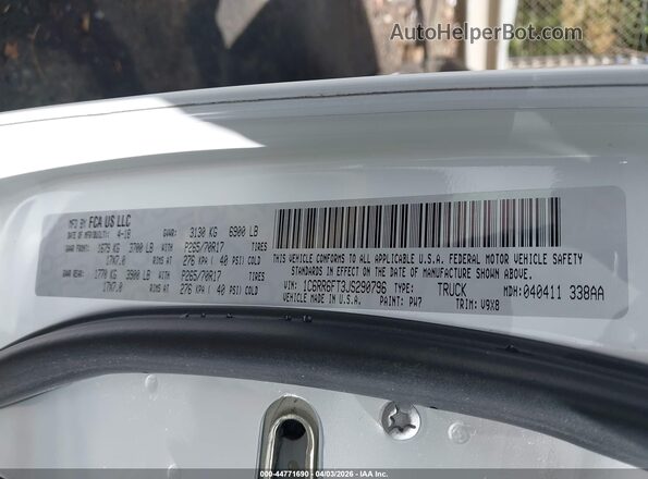 1C6RR6FT3JS290796 2018 RAM 1500 White Widok komory silnika