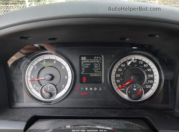 1C6RR6FT3JS290796 2018 RAM 1500 White Widok tylnych siedzeń