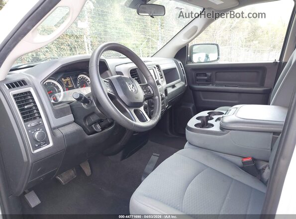 1C6RR6FT3JS290796 2018 RAM 1500 White Widok wnętrza z przodu