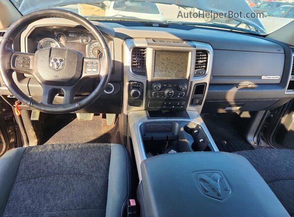 1C6RR6LM2HS863226 2017 RAM 1500 Угольный Вид панели приборов