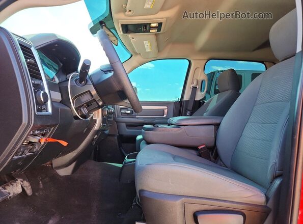 1C6RR6TT8JS143071 2018 RAM 1500 Red Front interior view