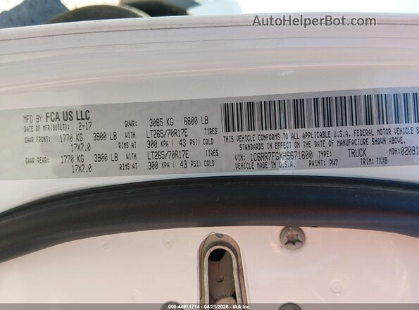 1C6RR7FGXHS671600 2017 RAM 1500 Белый 