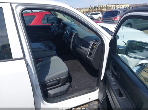 1C6RR7KG1JS283652 2018 RAM 1500 White Widok wnętrza z przodu