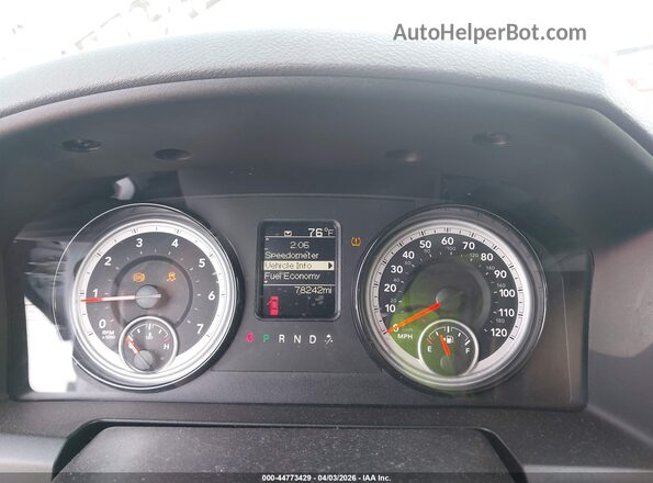 1C6RR7KG1JS283652 2018 RAM 1500 White Widok tylnych siedzeń