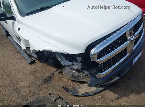 1C6RR7KG1JS283652 2018 RAM 1500 White Widok z przodu