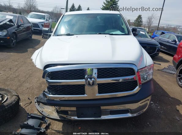 1C6RR7KG1JS283652 2018 RAM 1500 White Widok zestawu wskaźników