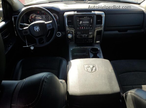 1C6RR7MM6JS339670 2018 RAM 1500 Gray Widok deski rozdzielczej