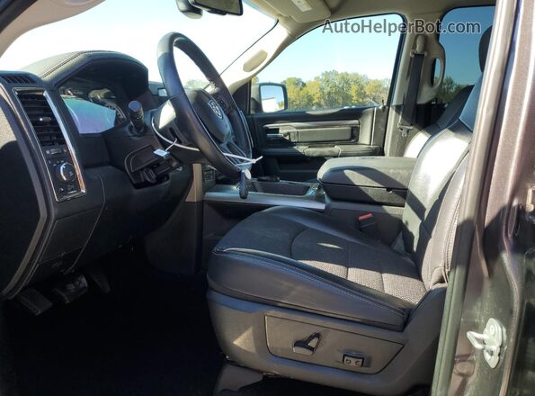 1C6RR7MM6JS339670 2018 RAM 1500 Gray Widok wnętrza z przodu