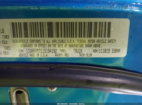 1C6RR7MT2JS194182 2018 RAM 1500 Синий Вид подкапотного пространства