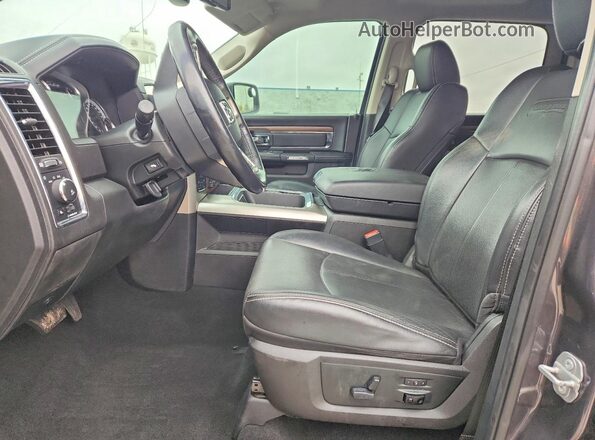 1C6RR7VM5JS262188 2018 RAM 1500 Charcoal Widok wnętrza z przodu