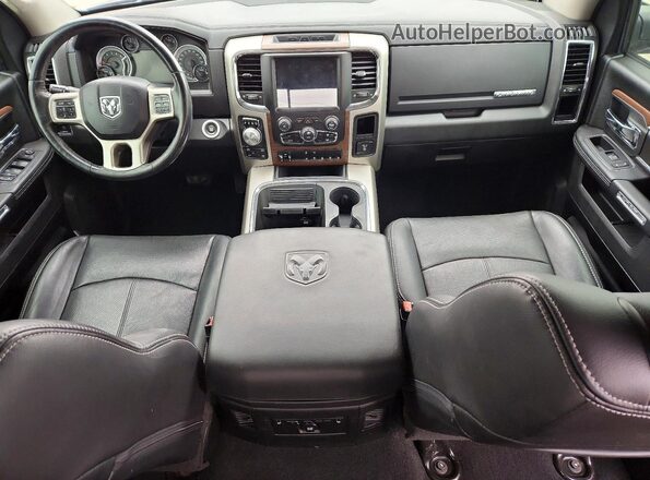 1C6RR7VM5JS262188 2018 RAM 1500 Charcoal Widok deski rozdzielczej