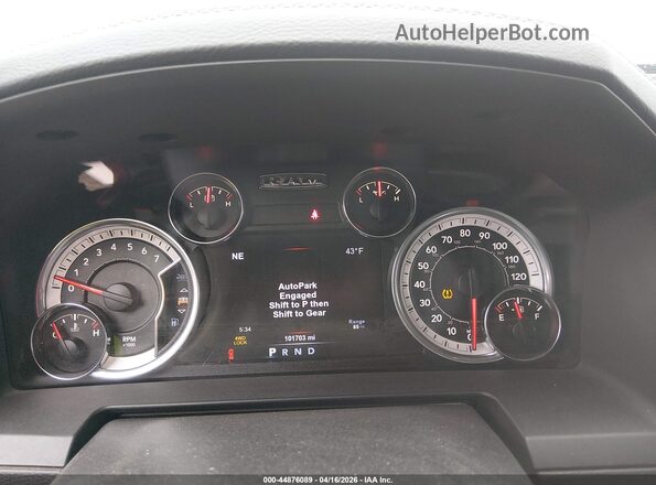 1C6RR7VT3HS530141 2017 RAM 1500 Красный Вид задних сидений